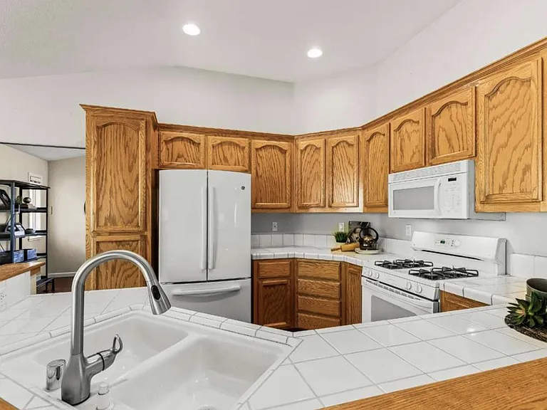 687 Morgan Ranch Dr — Photo 13