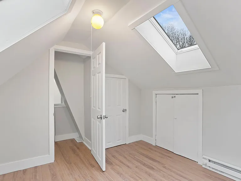 393 Huntington St — Photo 22