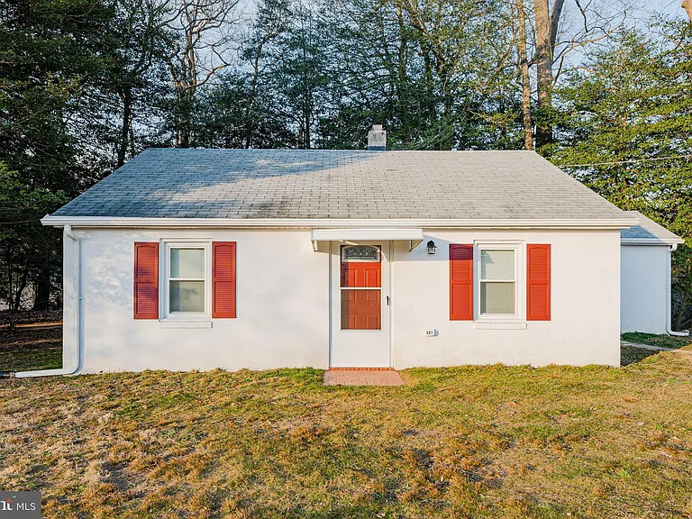 1558 Bay Head Rd — Photo 2
