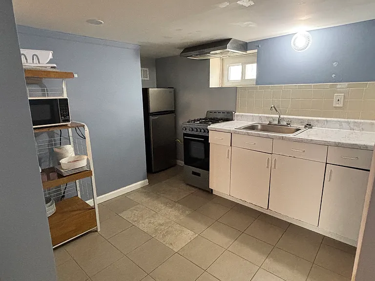 15 Ridgehurst Rd #BASEMENT — Photo 5