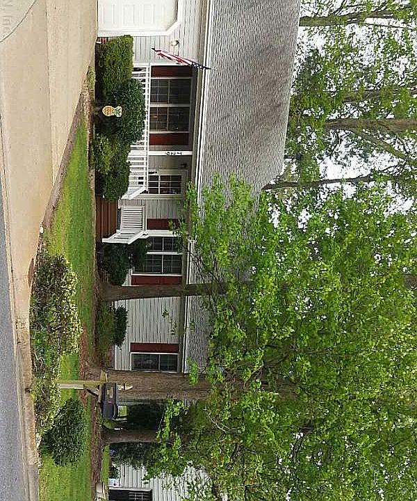 2nd image of 729 Denver Ave