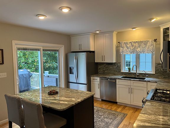 4th image of 33 Exeter Farms Road