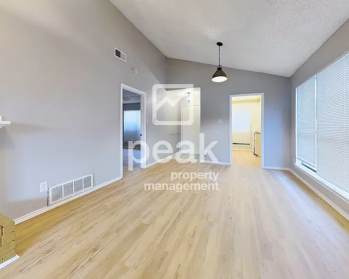 2 bed, 1.5 bath, 1008 sqft, $1,475 — Photo 4