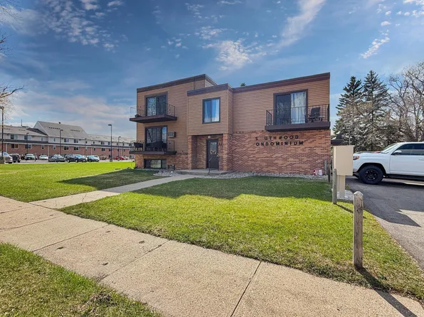 1225 7th St S APT 4, Moorhead, MN 56560