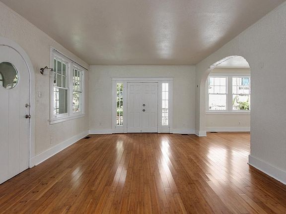 2nd image of 3213 Louisiana Avenue Pkwy
