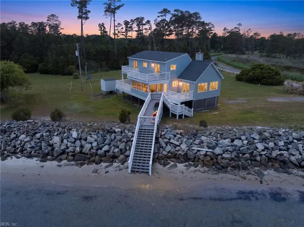 912 Sand Bank Rd, Port Haywood, VA 23138