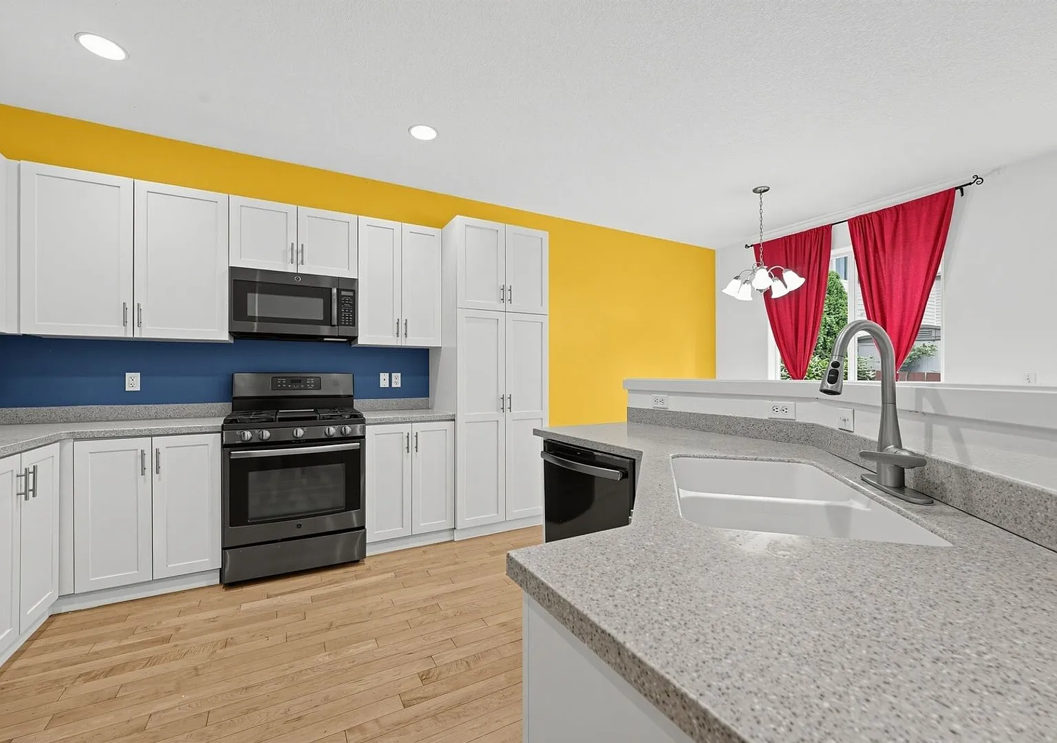 Spacious 4BR House in Hillsboro — Photo 4