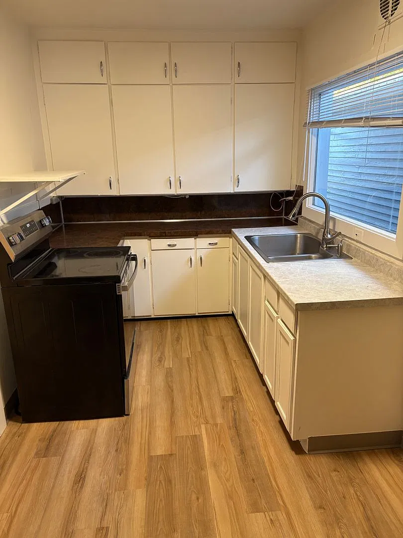 University Area 2 Bed 1.5 Bath Single Family Home For Rent — Photo 4