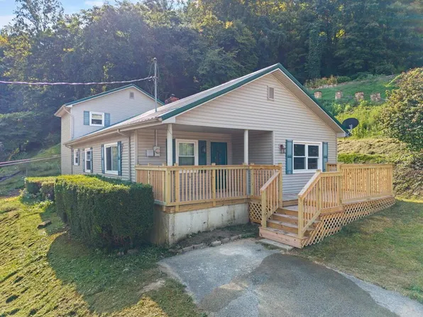 124 Holly Dr, Hazard, KY 41701