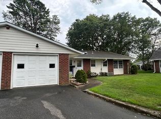 247 Newcastle Ct UNIT A, Ridge, NY 11961