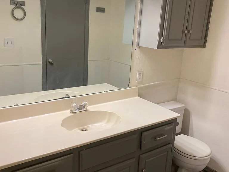 4201 Colony Dr — Photo 9