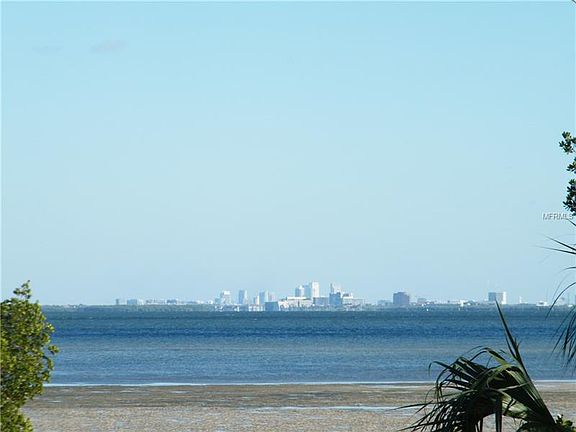 3rd image of 901 N Bayshore Dr