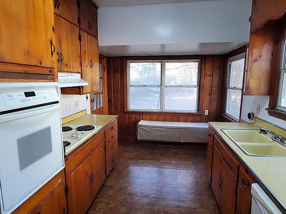 5th image of 115 Cypress St