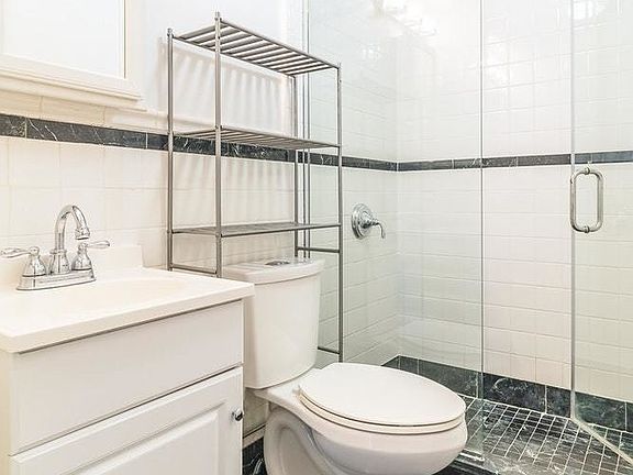 4th image of 340 E 90th St #45