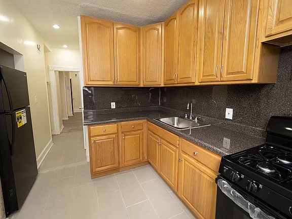 3rd image of 125 Rogers Ave #6