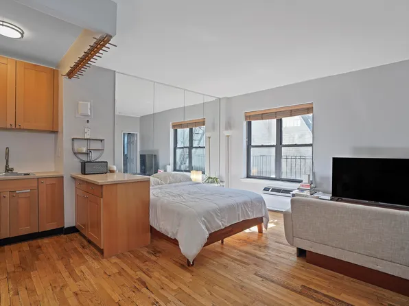 160 East 91st Street image 1 of 8