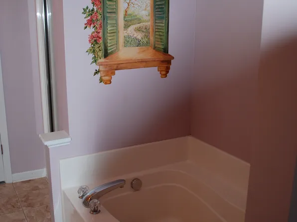 202 Bright Leaf Ln, Jacksonville, NC 28540