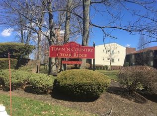 39 Country Club Ln, Pomona, NY 10970