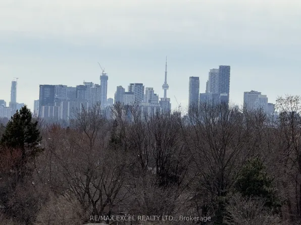 120 Harrison Garden Blvd #906, Toronto, ON M2N