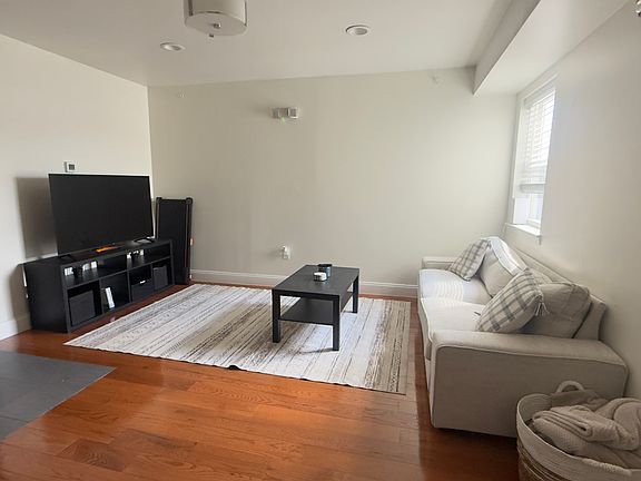 5th image of 612 N 11th St #D