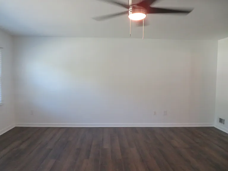 7895 Pavilion Dr — Photo 8