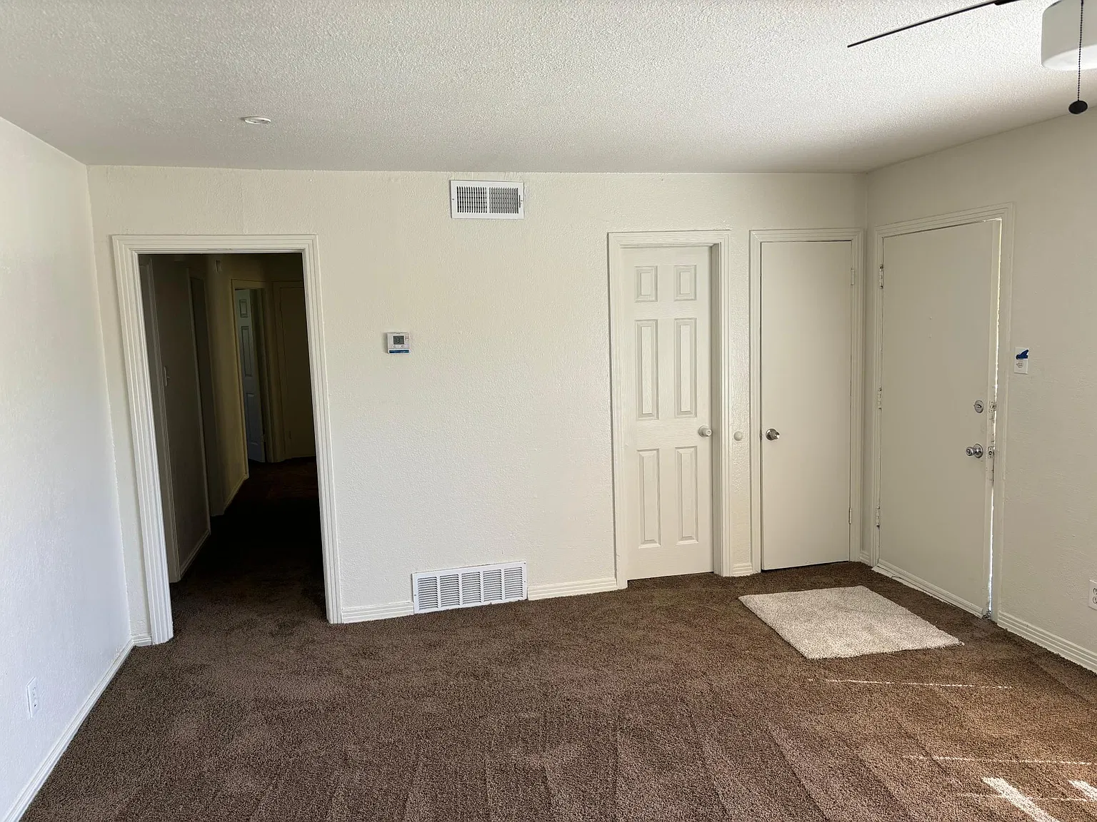 3 bed, 1.5 bath, 1308 sqft, $1,600 — Photo 2