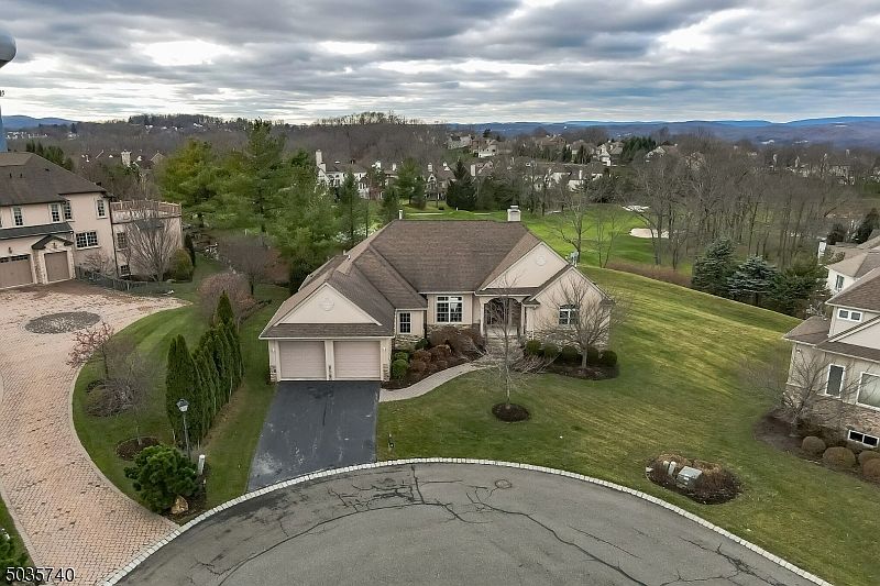 1st image of 6 White Oak Ct
