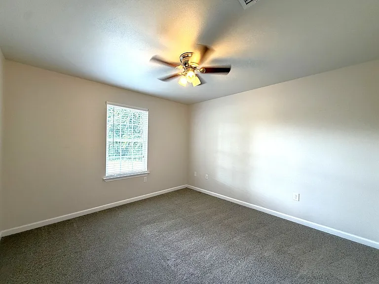 941 Valley Rd — Photo 13