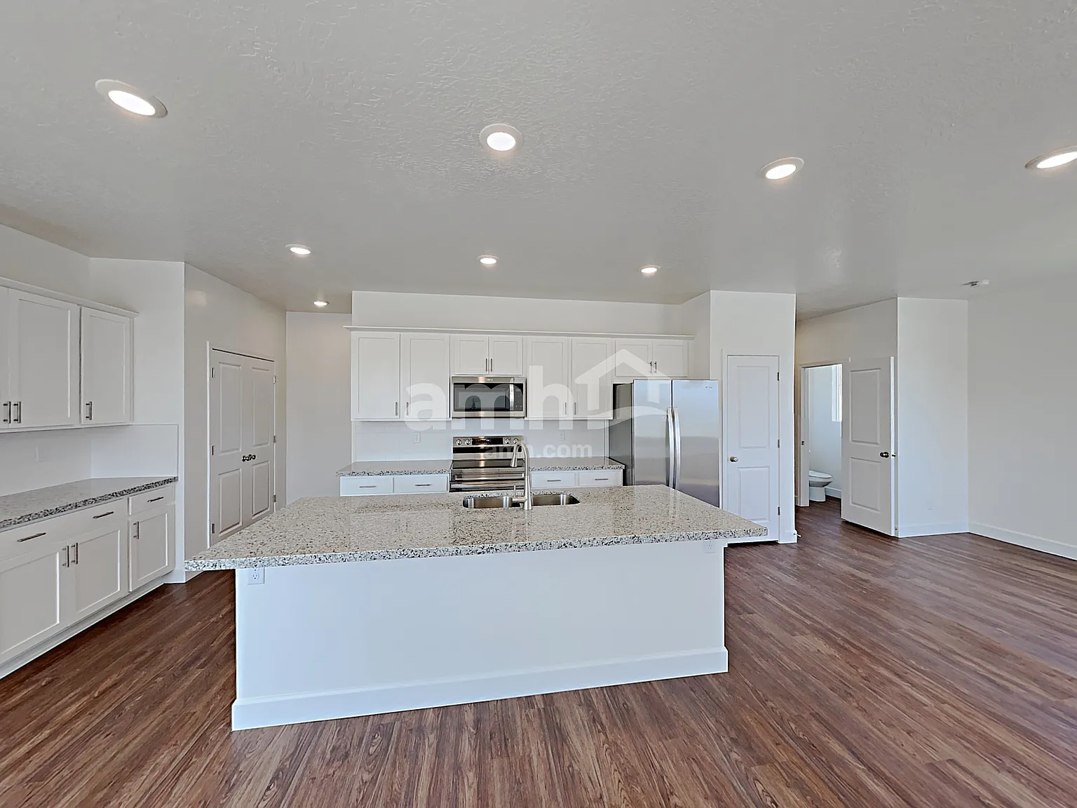 5 bed, 3.5 bath, 2750 sqft, $3,025 — Photo 4