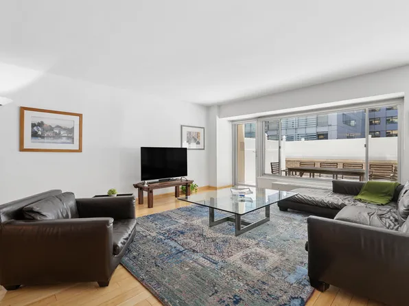 118 East 60th Street 4H image 2 of 9