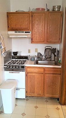 3rd image of 626 Carlton Ave #2