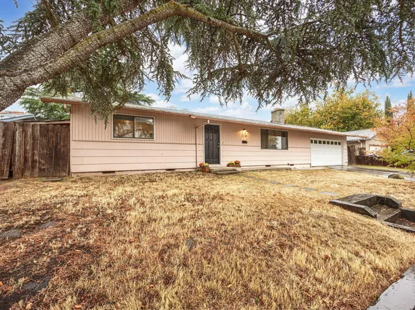 1237 Vista Dr, Central Pt, OR 97502