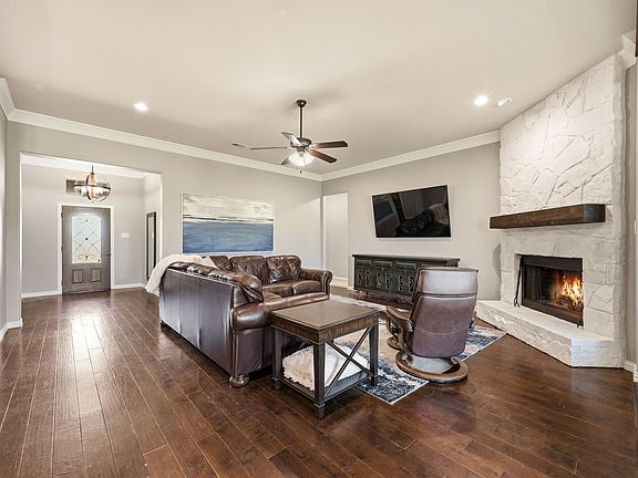 5th image of 140 Heather Ln