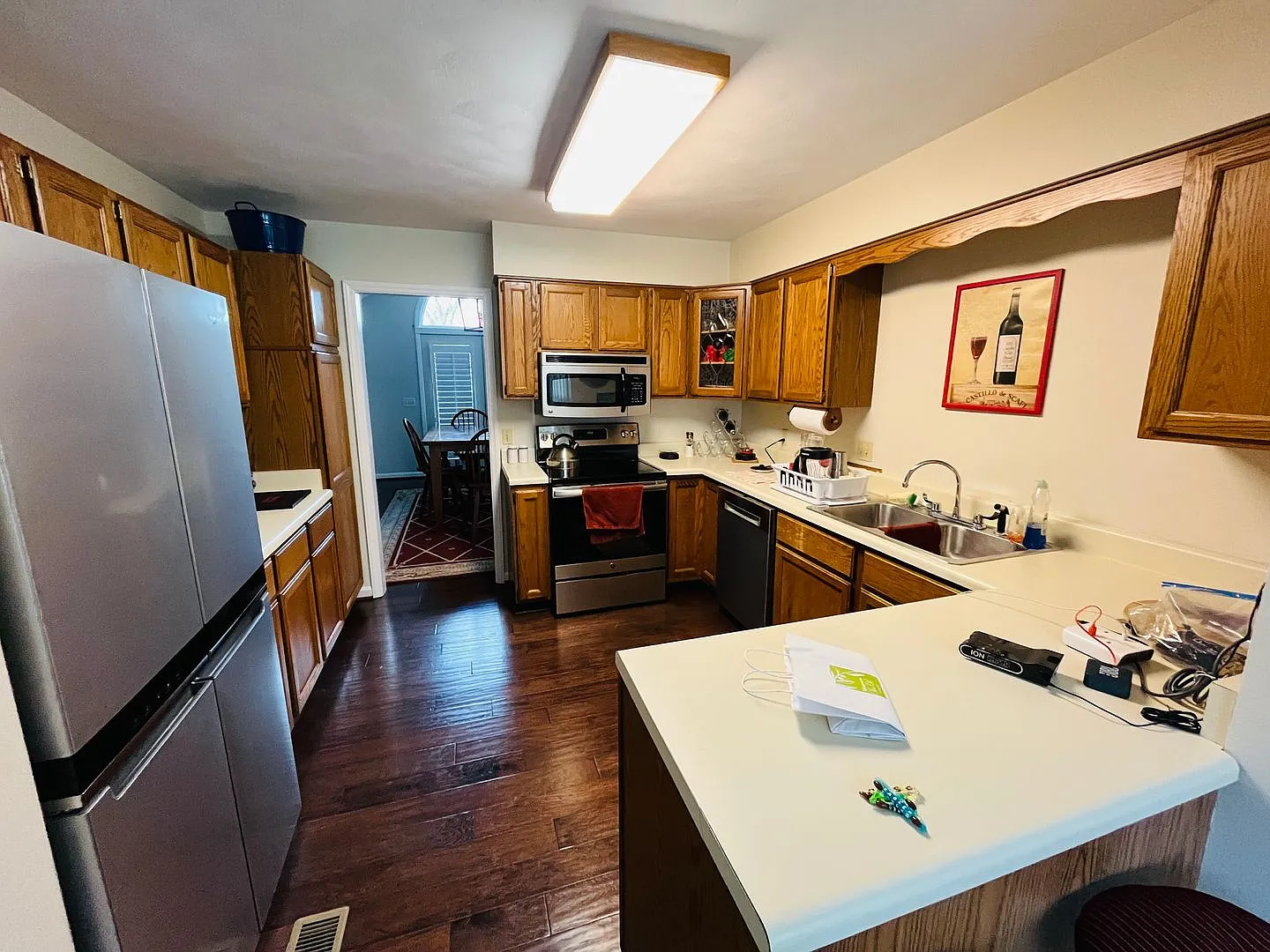 Upscale 3 Bedroom 2.5 Bath Townhouse — Photo 4