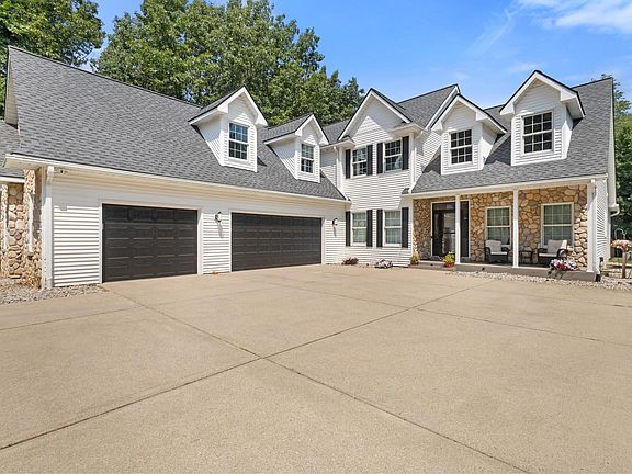 4th image of 10720 W L Ave