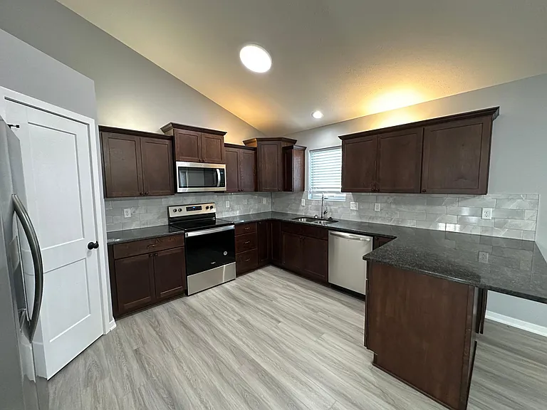 8220 Yankee Woods Dr — Photo 5