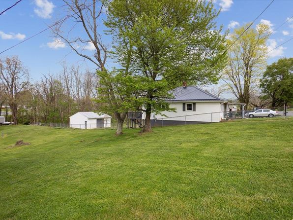 529 1st St, Marion, VA 24354