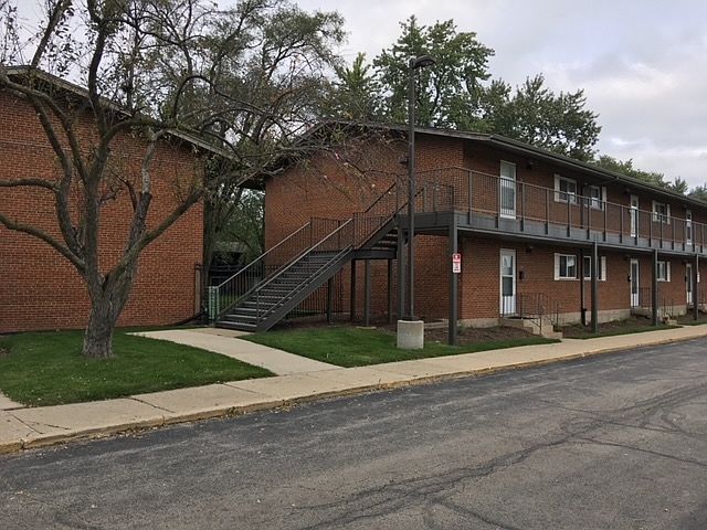 1st image of 1900 W Knightsbridge Dr APT 2A