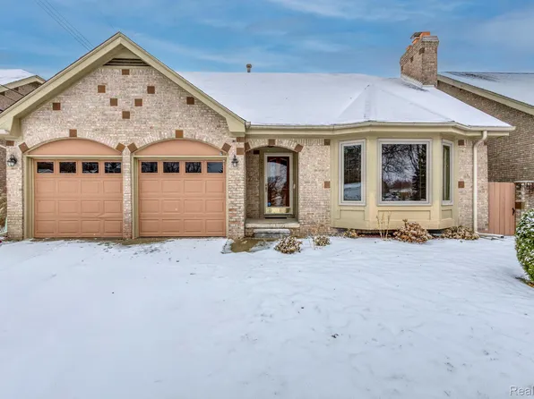 22560 Van Ct, Saint Clair Shores, MI 48081