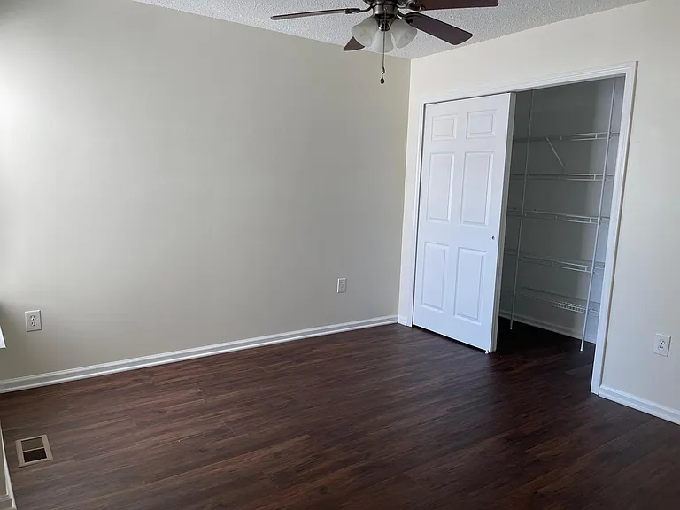 75 Prestwick Way — Photo 12