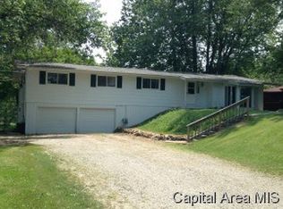 33 Apple Ln, Petersburg, IL 62675