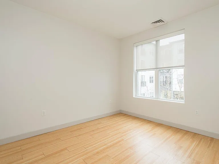 West Square Apartments — Photo 151