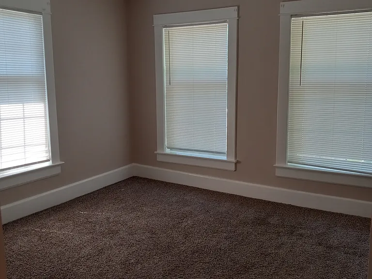 1627 W Short Ave — Photo 9
