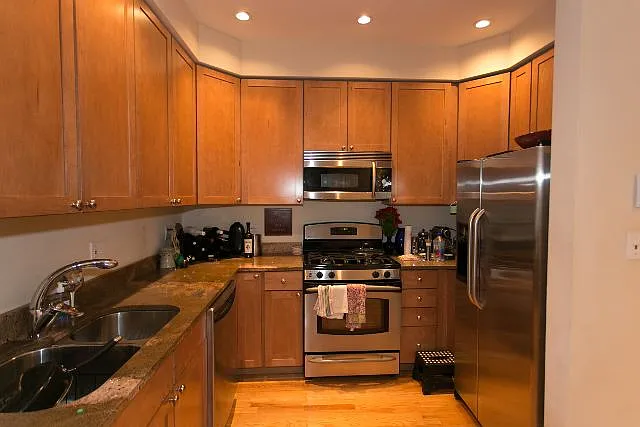Building Photo - 421 W Armitage Ave #3