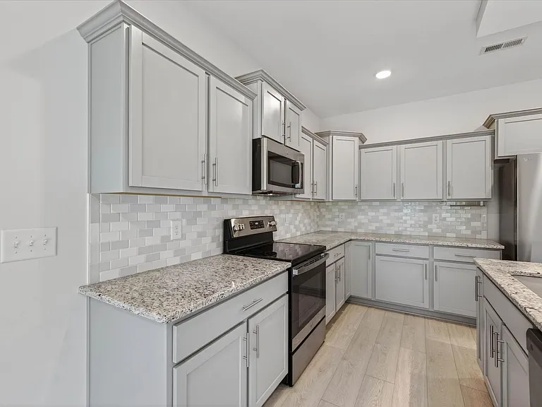 1437 Citadel Dr — Photo 13