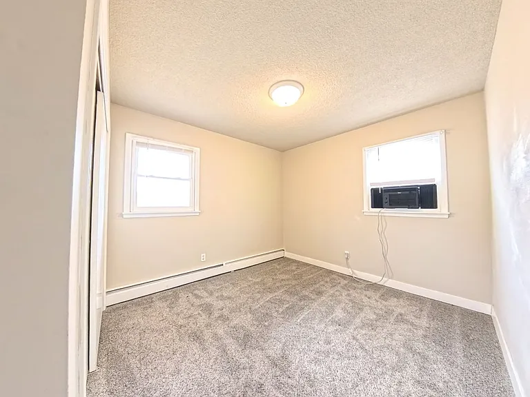 410 S 6th St — Photo 13