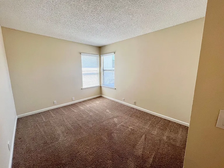 2518 Capitol Avenue — Photo 4