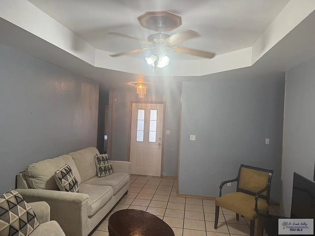 4 bed, 2.0 bath, 1307 sqft, $1,900 — Photo 4