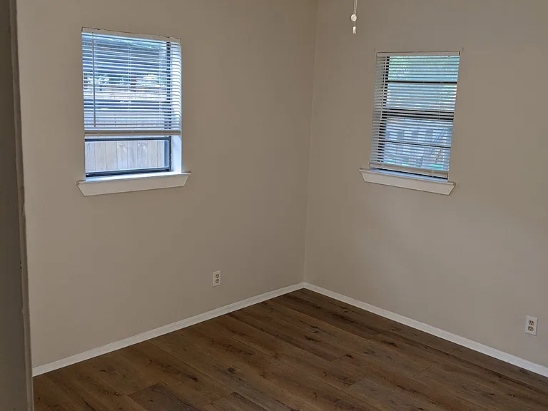 517 N Clements St — Photo 3