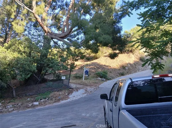 9739 Oak Bend Dr, Tujunga, CA 91042